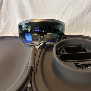 Microsoft HoloLens Developer Edition 1st Generation & Genuine Carry Case